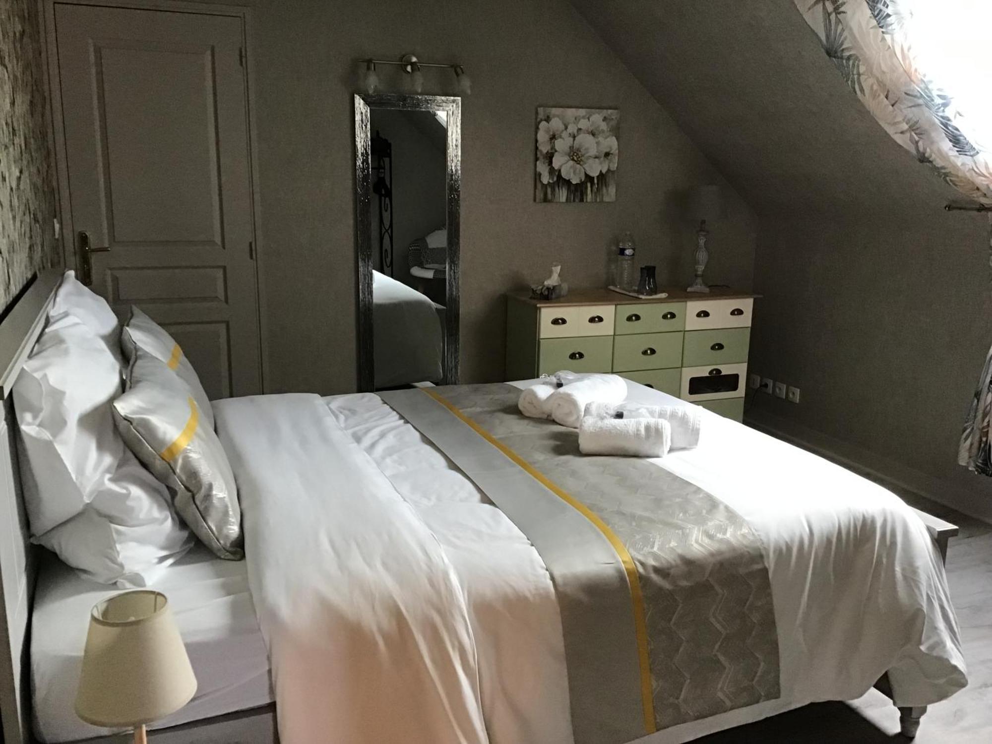 Des Roux Et Des Pious Suite De 35 A 60 M2 Et 3 Chambres Pour Groupe De 2 A 6 Personnes Civray-de-Touraine Exterior foto