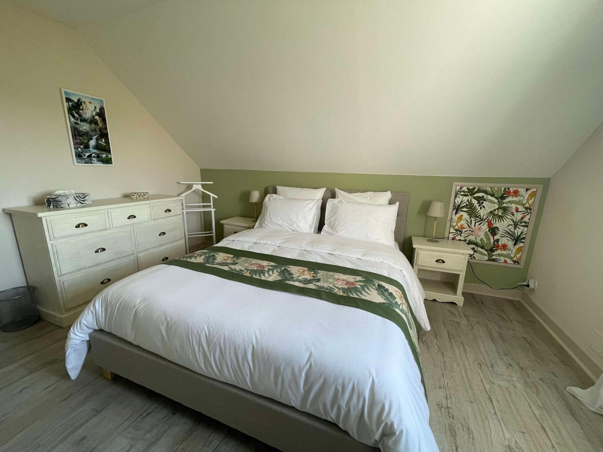 Des Roux Et Des Pious Suite De 35 A 60 M2 Et 3 Chambres Pour Groupe De 2 A 6 Personnes Civray-de-Touraine Exterior foto