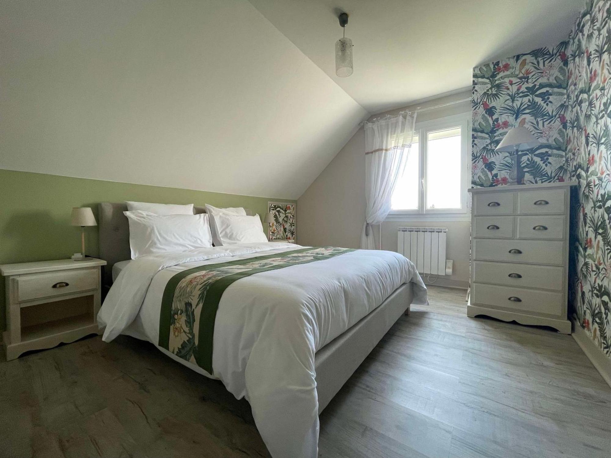 Des Roux Et Des Pious Suite De 35 A 60 M2 Et 3 Chambres Pour Groupe De 2 A 6 Personnes Civray-de-Touraine Exterior foto
